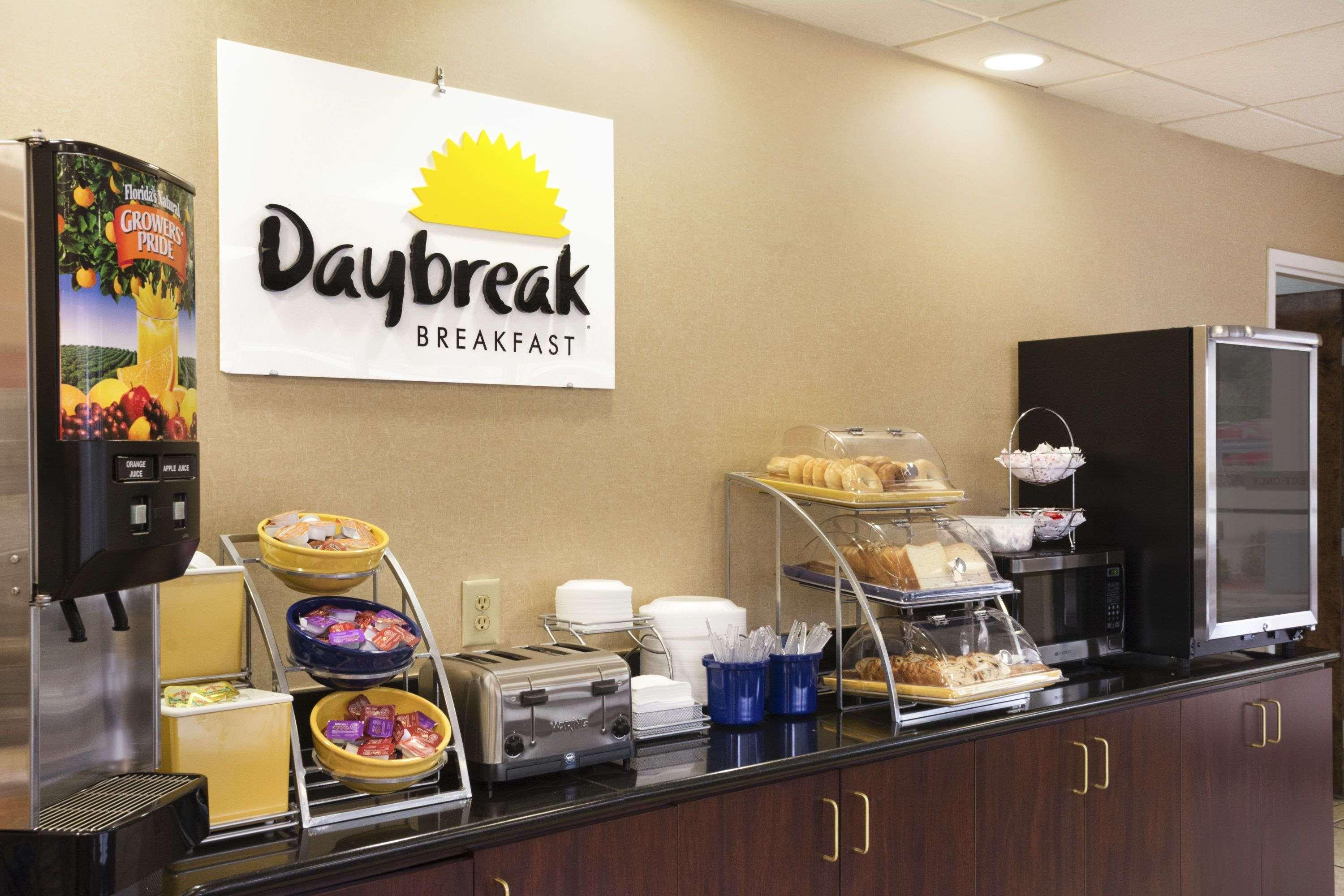 Days Inn By Wyndham Weldon Roanoke Rapids Eksteriør bilde